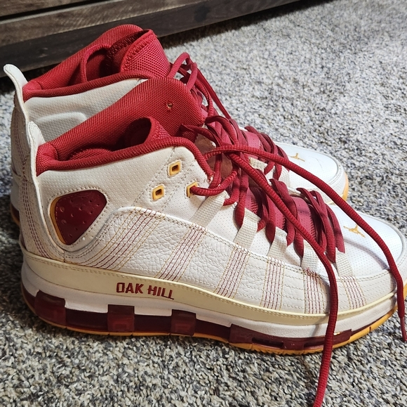 Jordan Take Flight- Oak Hill edition. 2010. Size 9 - Picture 8 of 8